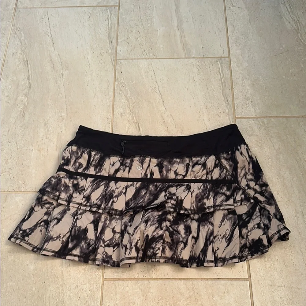 Lululemon Size 8 Run Skirt - Picture 2 of 4